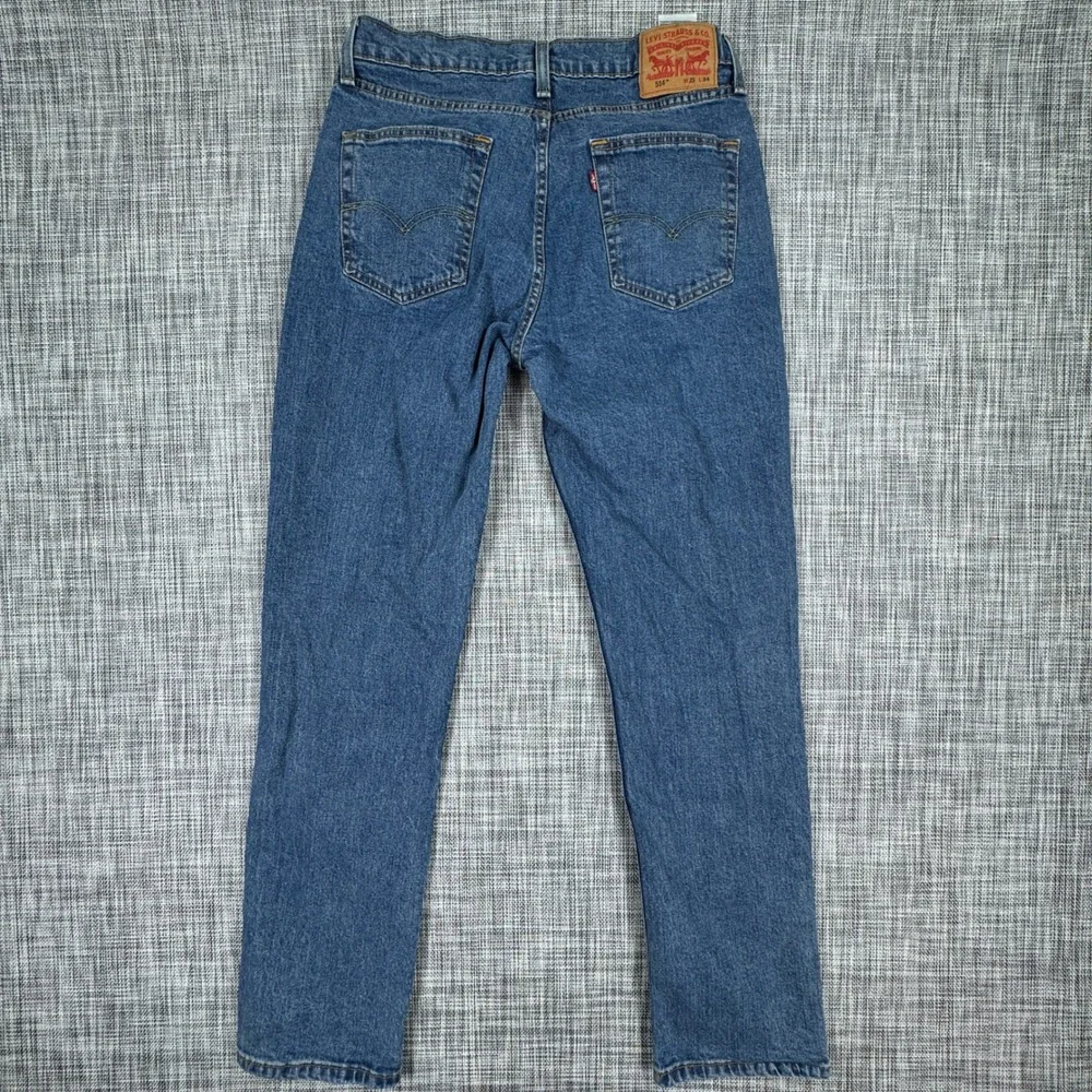 Levis *orders ship
